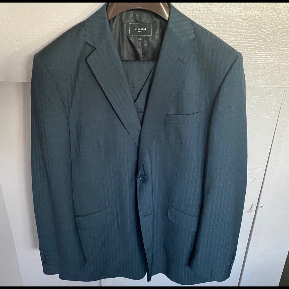Men’s 3-Piece Suit